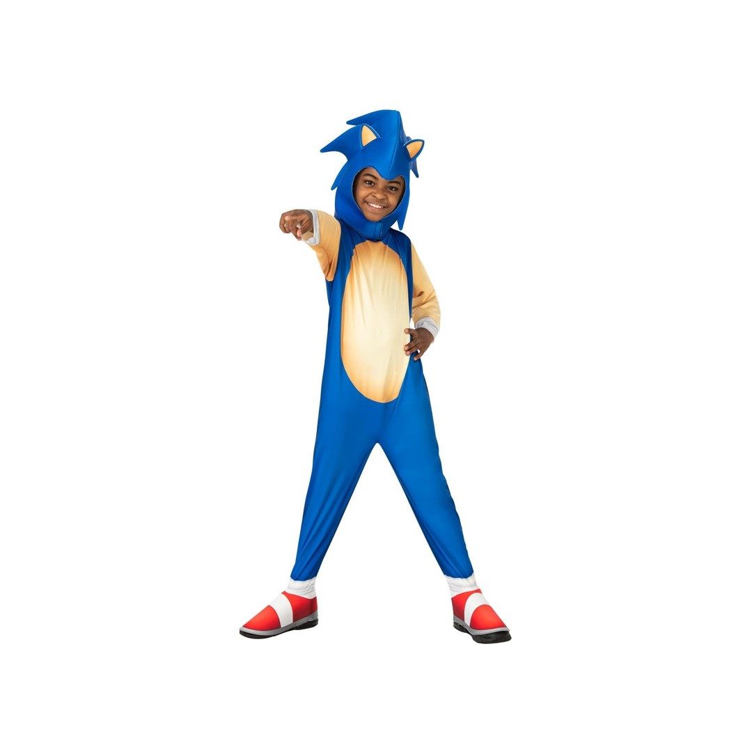 Bambino con il costume di Sonic, tuta blu con la pancia color crema, cappuccio con gli aculei e copriscarpe